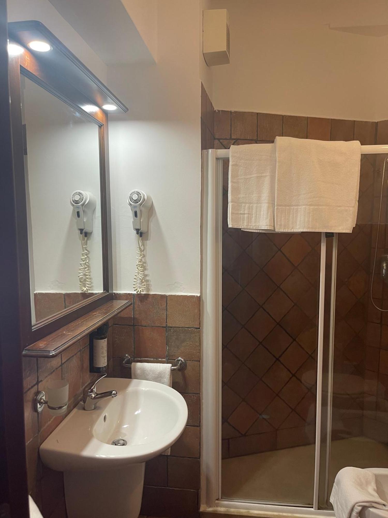 Hotel Capomulini 3 Stelle Acireale Bagian luar foto