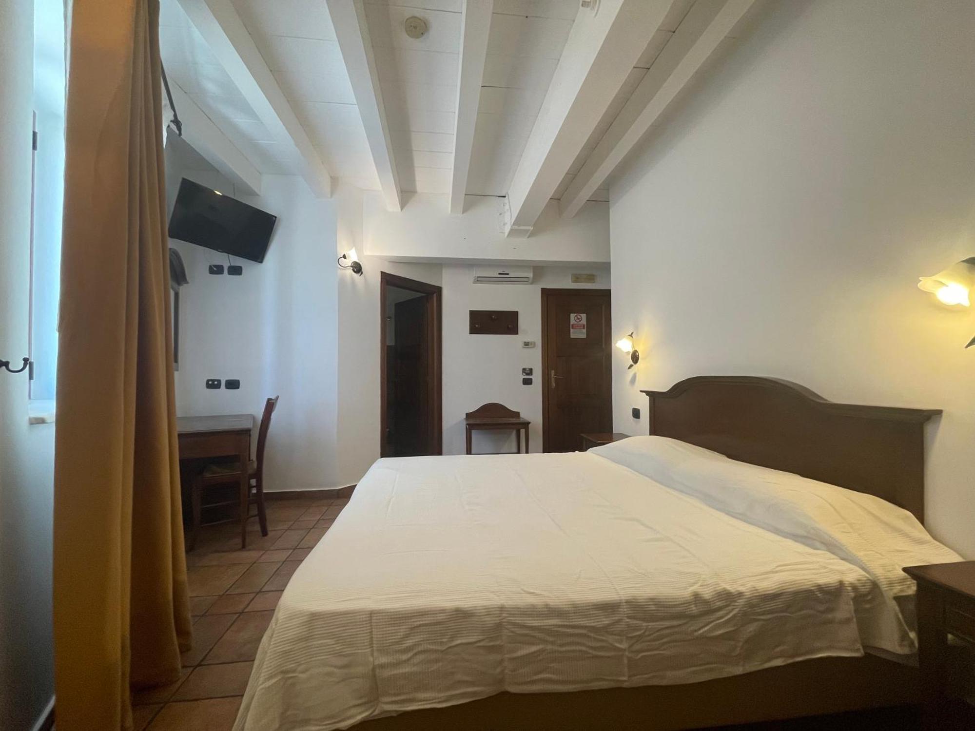 Hotel Capomulini 3 Stelle Acireale Bagian luar foto