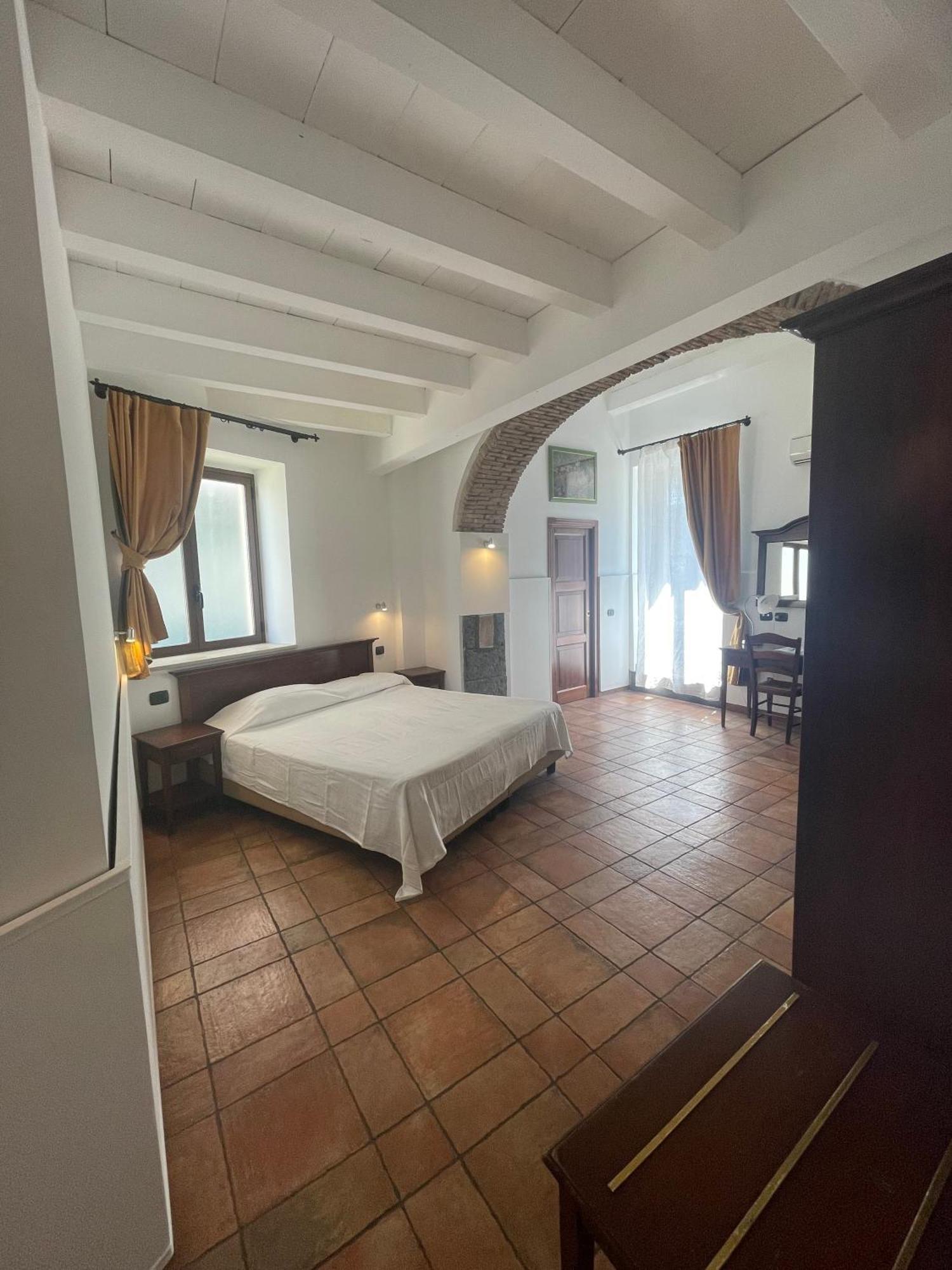 Hotel Capomulini 3 Stelle Acireale Bagian luar foto