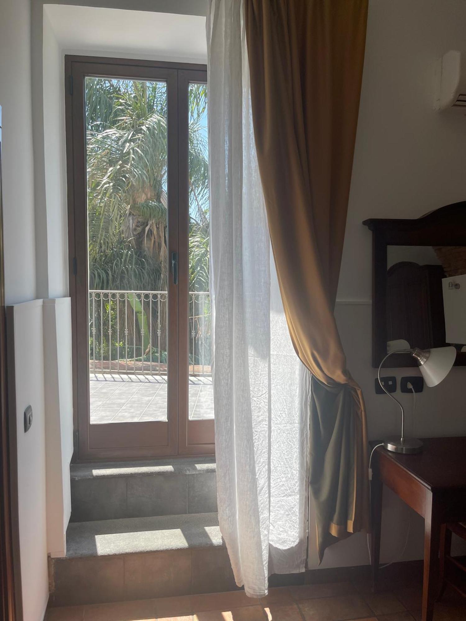 Hotel Capomulini 3 Stelle Acireale Bagian luar foto