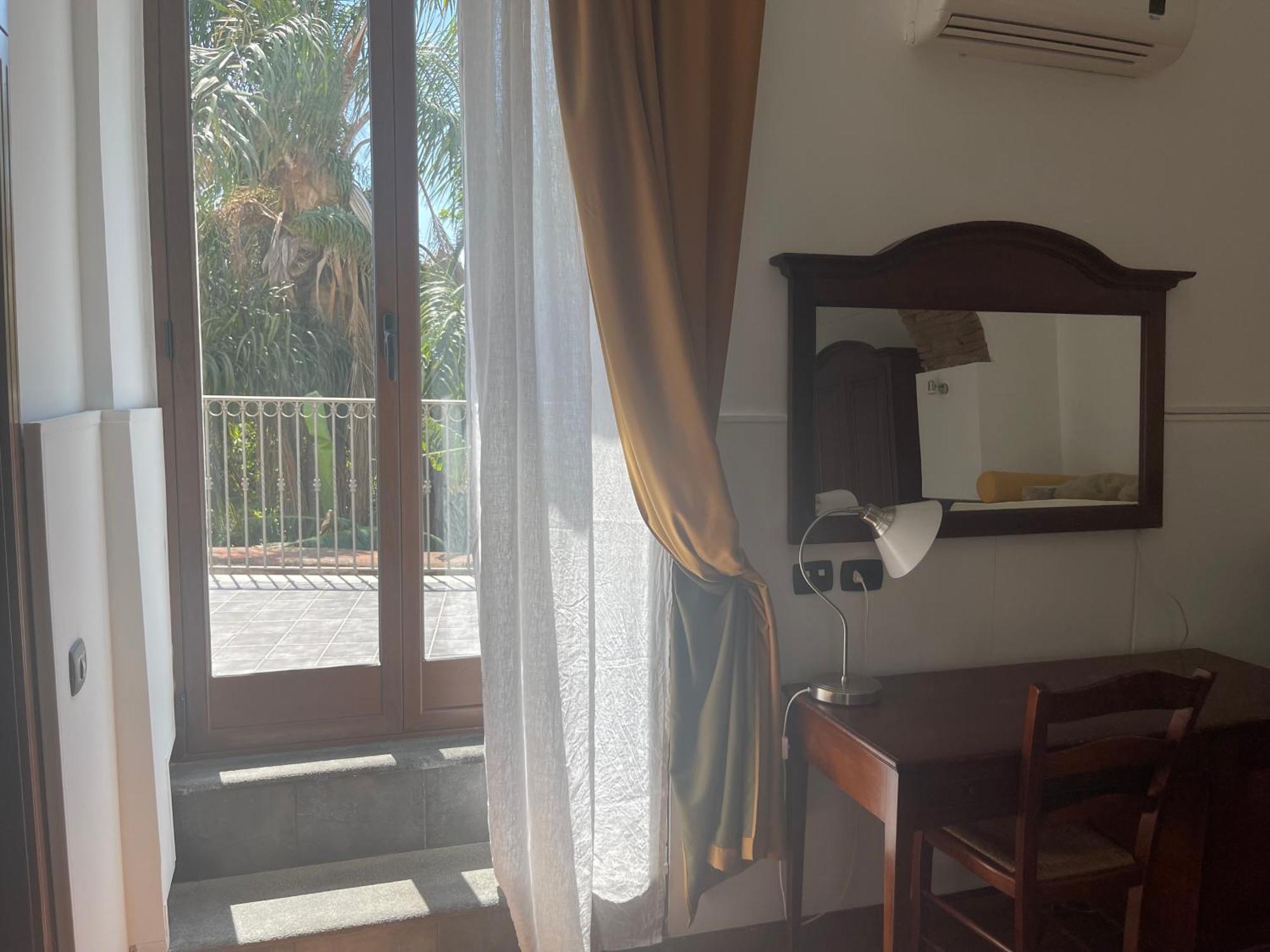 Hotel Capomulini 3 Stelle Acireale Bagian luar foto
