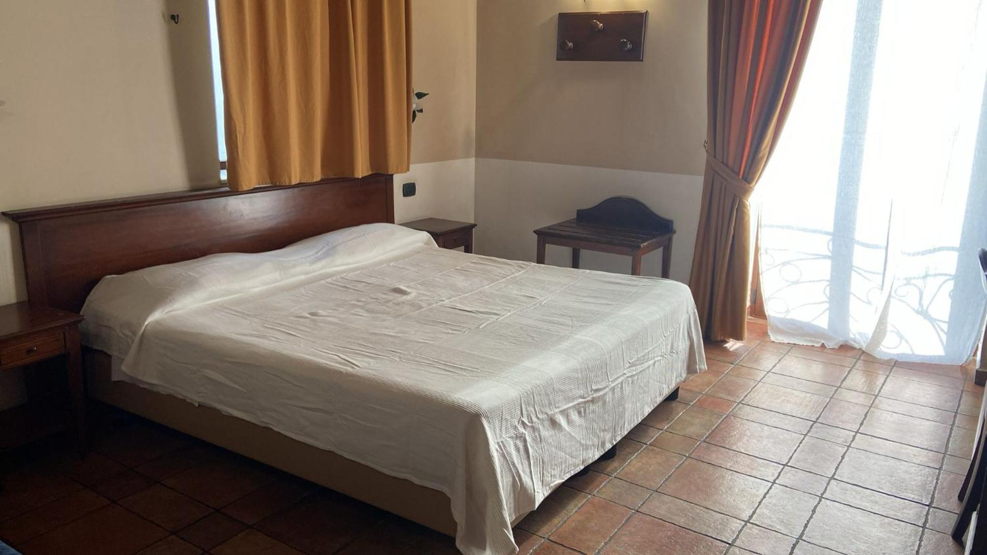 Hotel Capomulini 3 Stelle Acireale Bagian luar foto