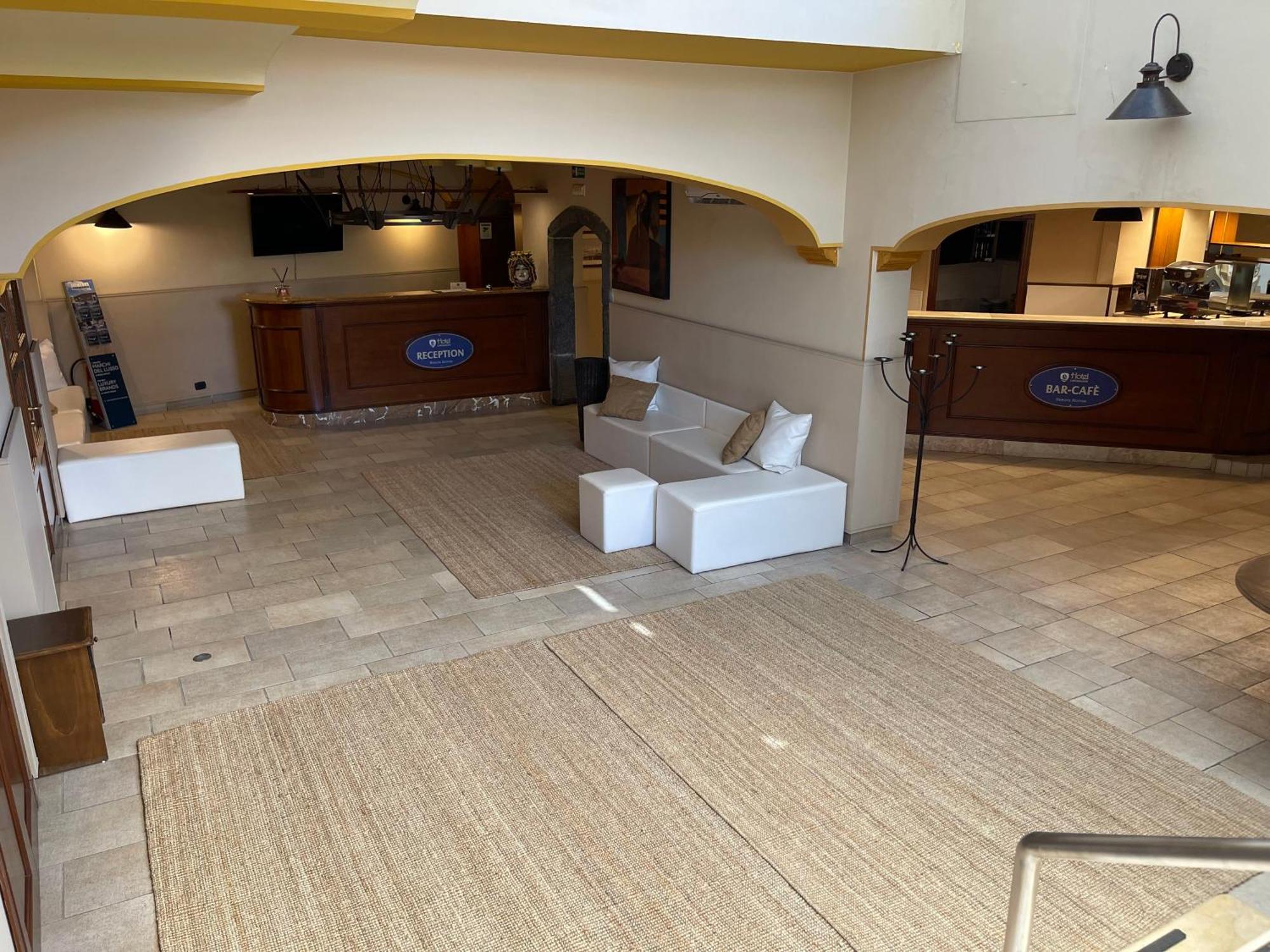 Hotel Capomulini 3 Stelle Acireale Bagian luar foto