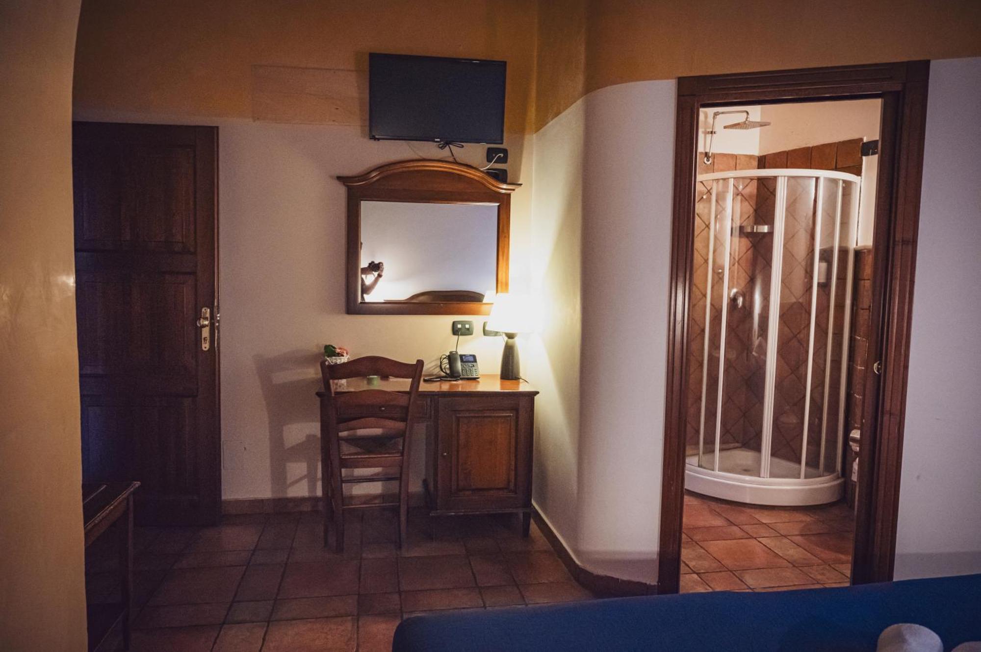 Hotel Capomulini 3 Stelle Acireale Bagian luar foto