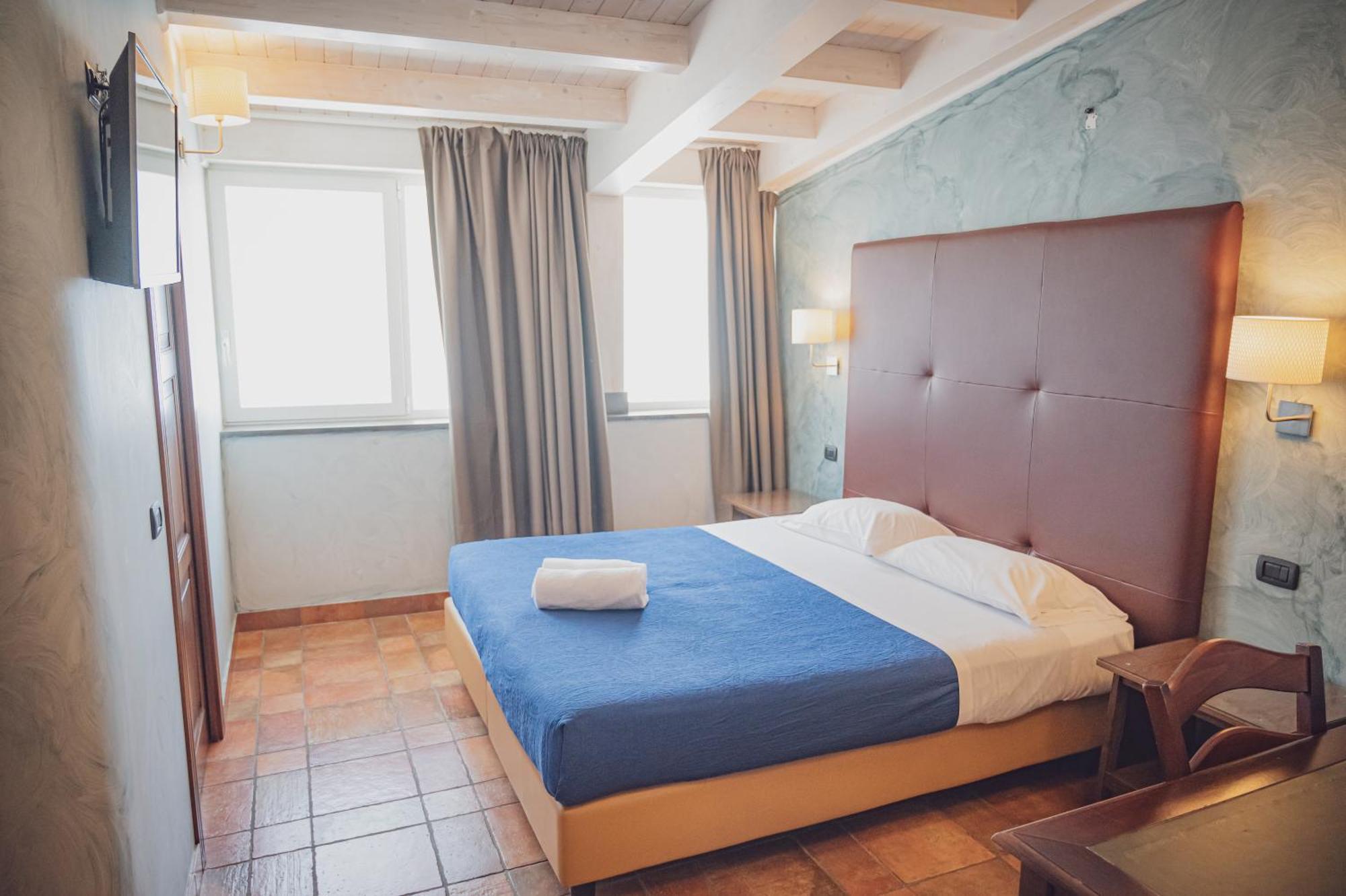 Hotel Capomulini 3 Stelle Acireale Bagian luar foto